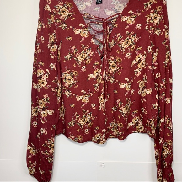 FOREVER 21 long sleeve crop flower corset tie - Picture 3 of 4